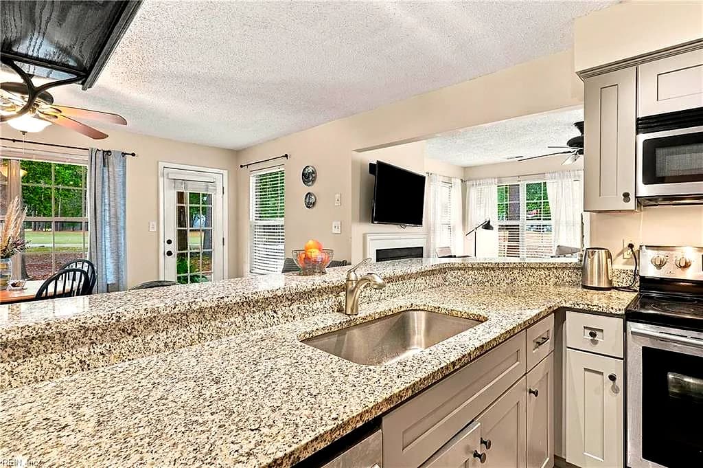 1013 Villas CT #CT, VIRGINIA BEACH VA 23456 - Photo 5