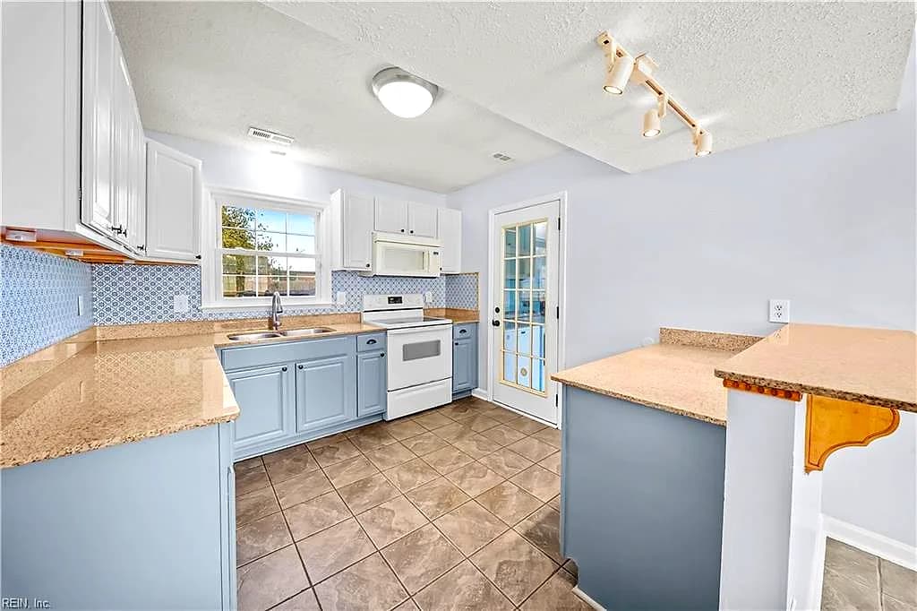 1 Ewell CT, HAMPTON VA 23669 - Photo 3