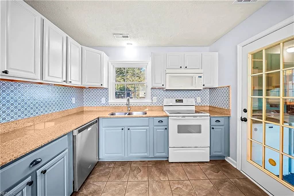 1 Ewell CT, HAMPTON VA 23669 - Photo 4