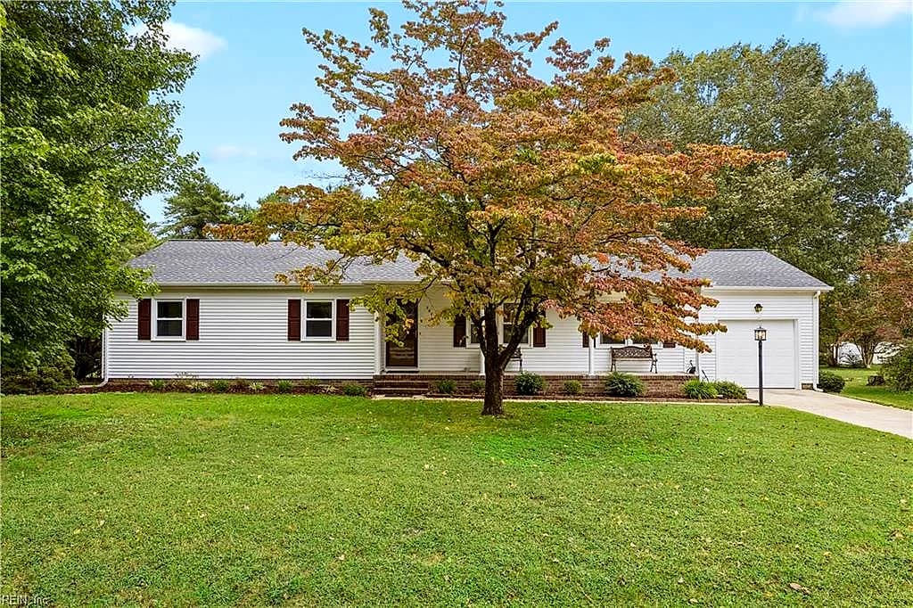 302 Bolivar DR, YORKTOWN VA 23692 - Photo 2