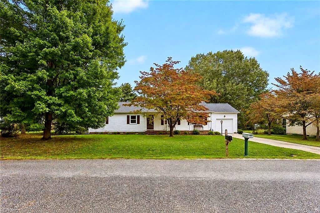 302 Bolivar DR, YORKTOWN VA 23692 - Photo 3