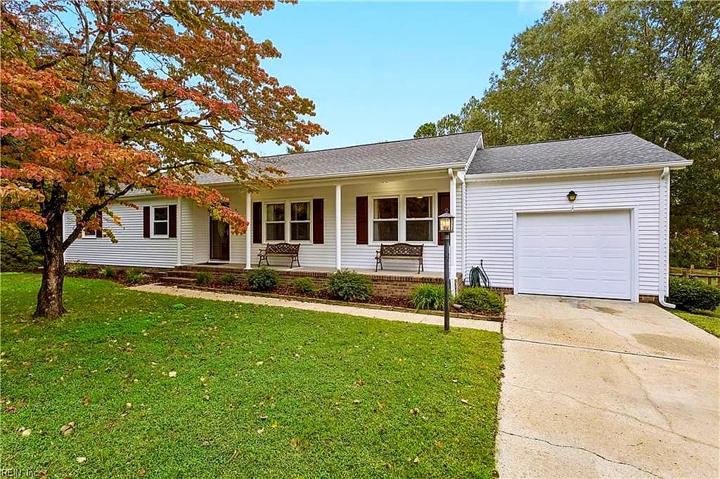 302 Bolivar DR, YORKTOWN VA 23692 - Photo 4
