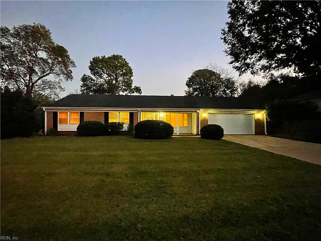 824 Timberlake Dr, Virginia Beach, VA