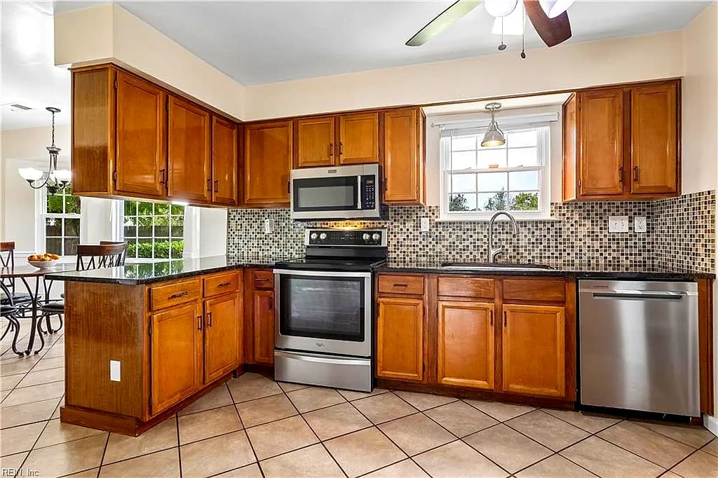 901 Emory CT, VIRGINIA BEACH VA 23464 - Photo 4
