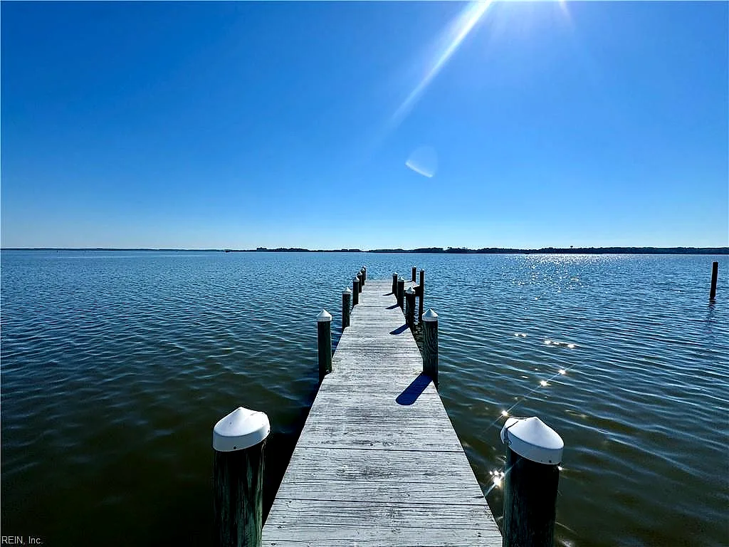 10 Riverview DR, POQUOSON VA 23662