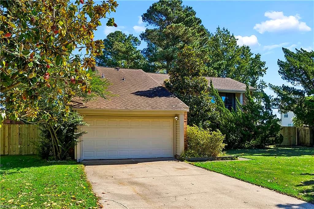 1745 Lake Christopher DR, VIRGINIA BEACH VA 23464 - Main photo
