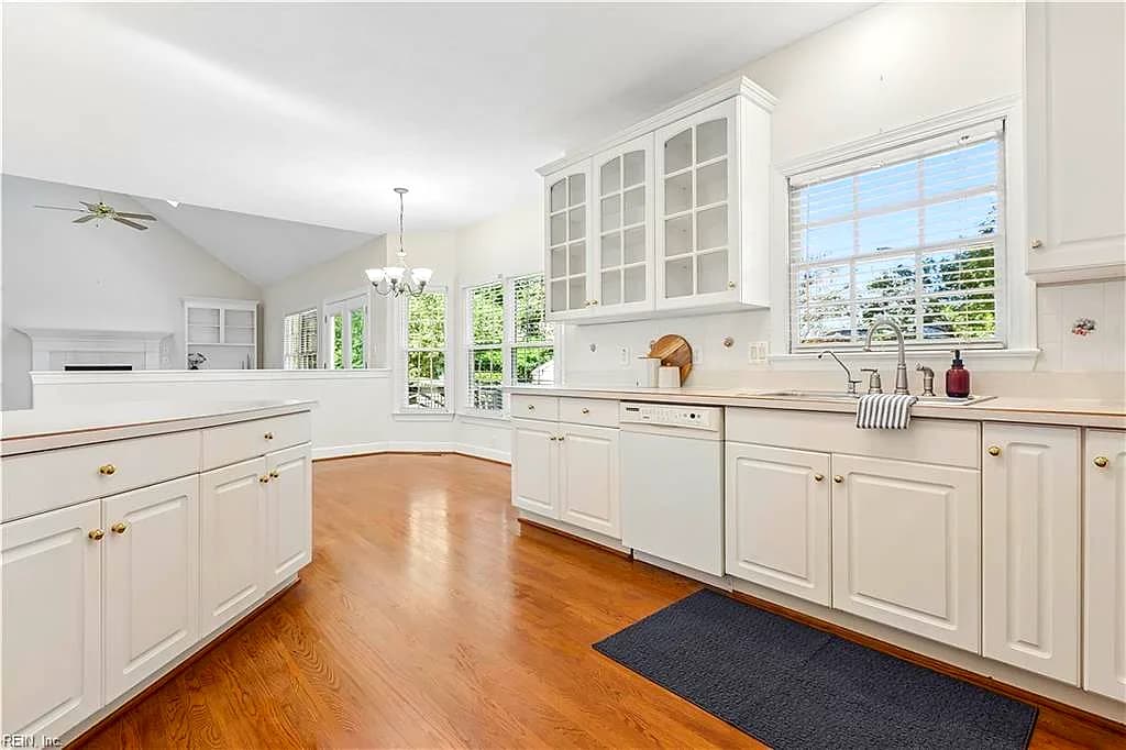 304 Barrington LN, YORKTOWN VA 23693 - Photo 3