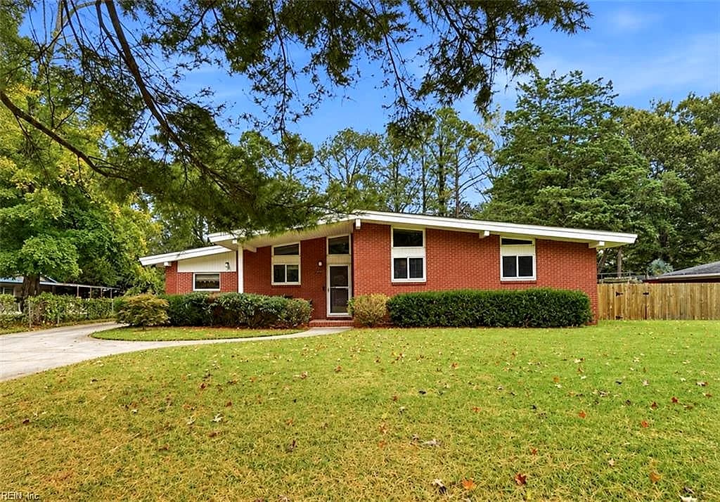 1312 Woodhurst DR, VIRGINIA BEACH VA 23454 - Photo 2