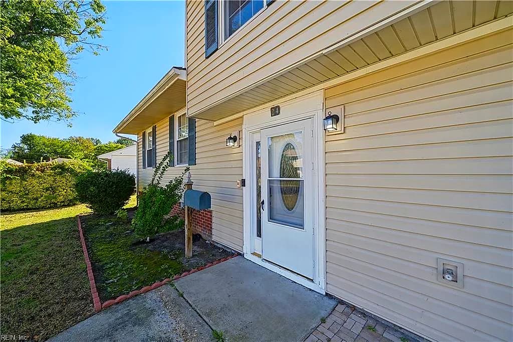 24 Diggs DR, HAMPTON VA 23666 - Photo 5
