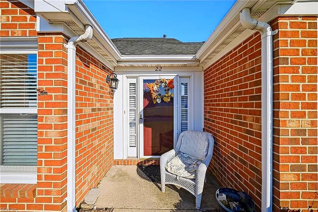 22 Williamsburg DR, HAMPTON VA 23666 - Photo 5