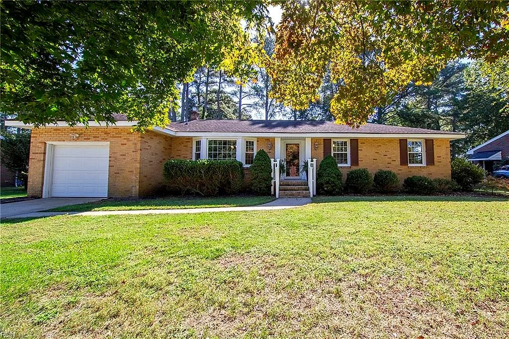 411 Bobby Jones DR, PORTSMOUTH VA 23701 - Photo 2