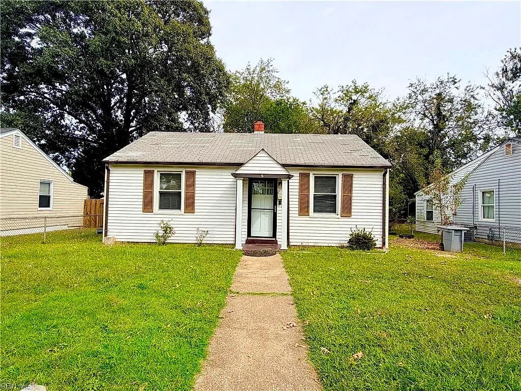 6 Crestwood CIR, HAMPTON VA 23669 - Photo 2