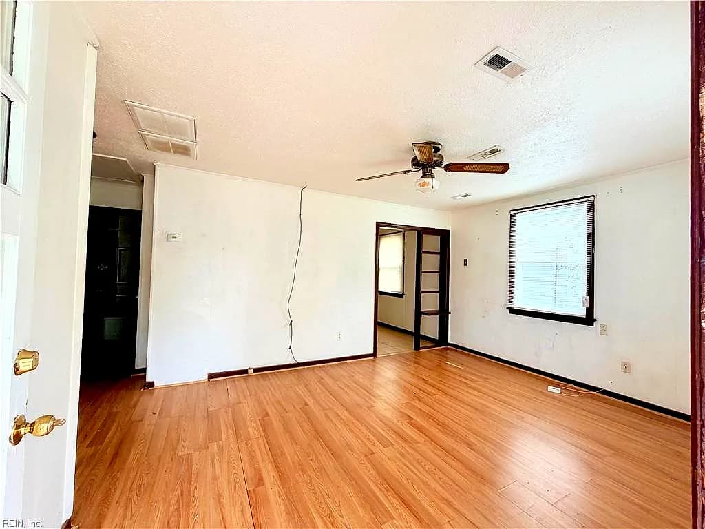 6 Crestwood CIR, HAMPTON VA 23669 - Photo 3