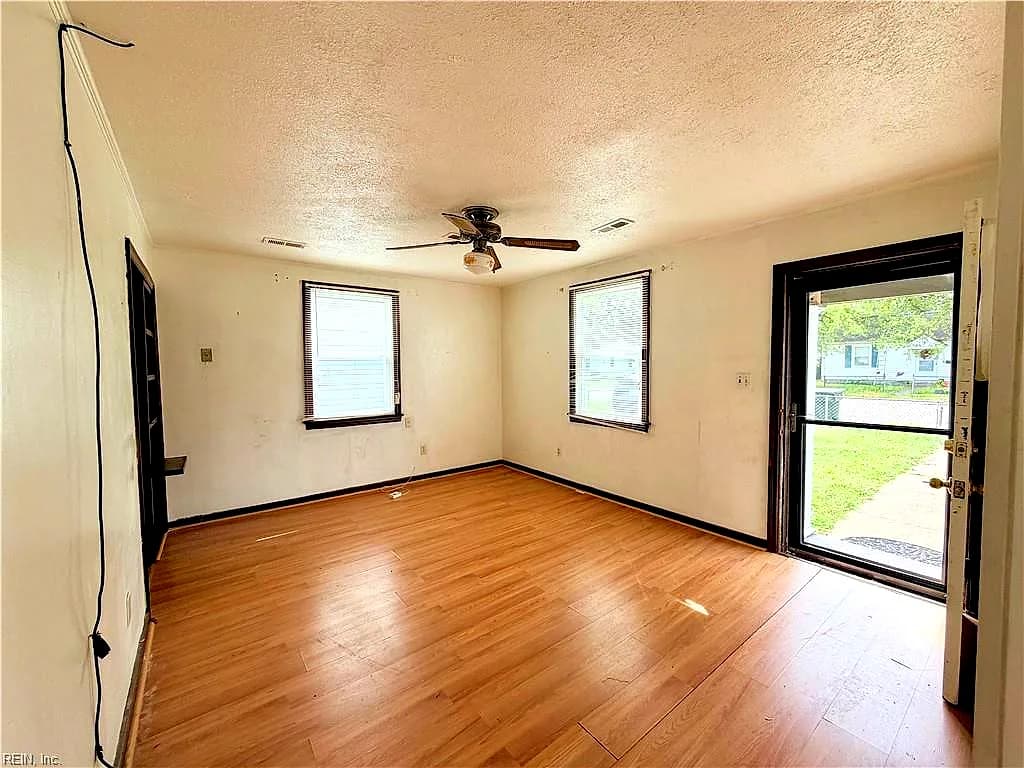 6 Crestwood CIR, HAMPTON VA 23669 - Photo 4