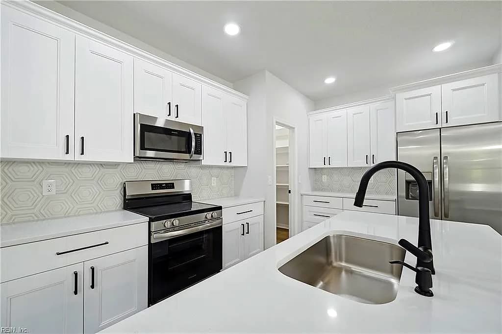 7163 Pattersons View LN, HAYES VA 23072 - Photo 4