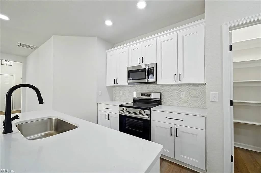 7163 Pattersons View LN, HAYES VA 23072 - Photo 5