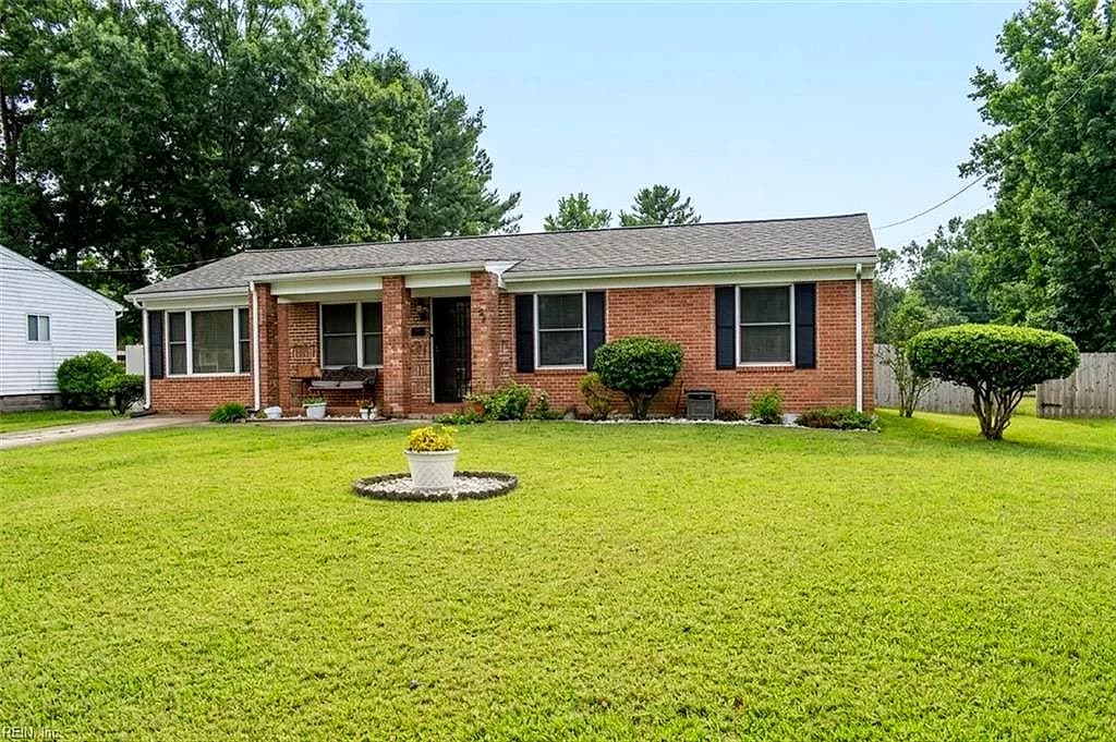 53 Chipley DR, NEWPORT NEWS VA 23602 - Photo 2