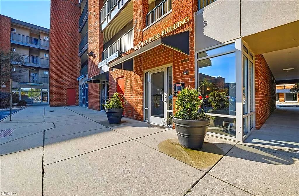 230 Nat Turner Blvd #2001, Newport News, VA