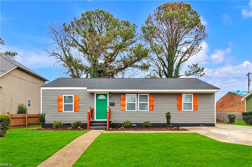 7044 Gregory DR, NORFOLK VA 23513 - Main photo