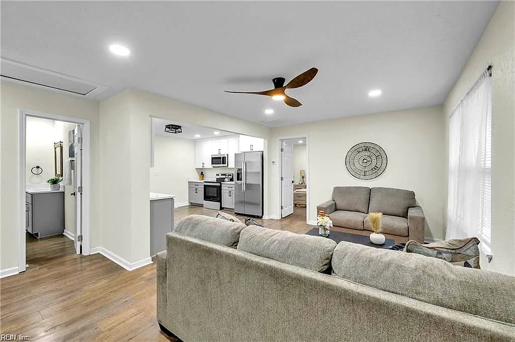 7044 Gregory DR, NORFOLK VA 23513 - Photo 3