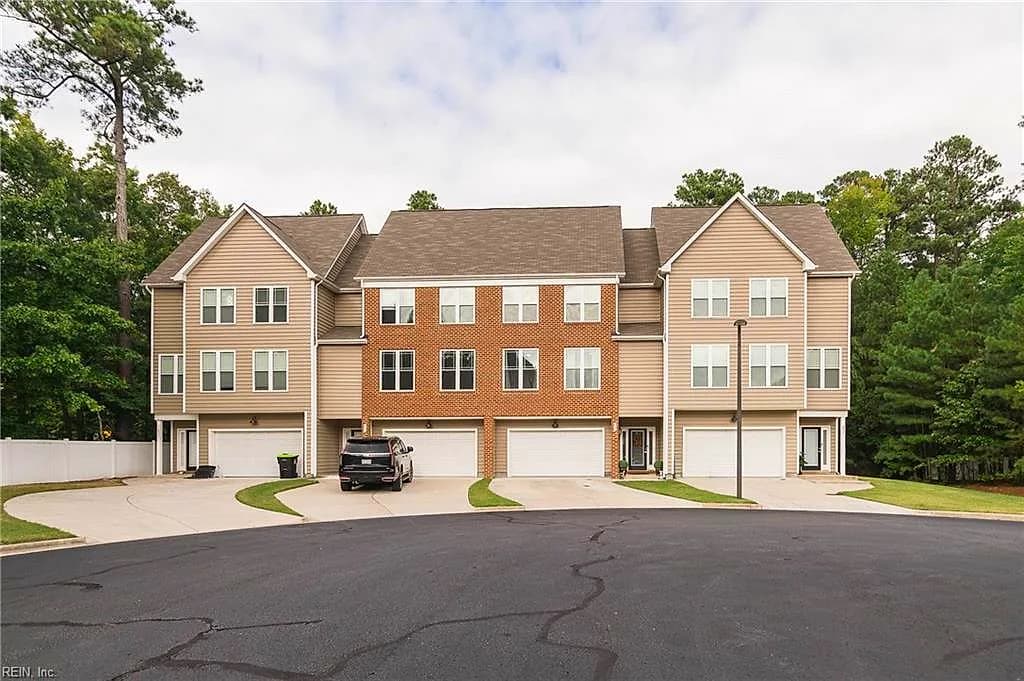 935 Eastfield LN, NEWPORT NEWS VA 23602 - Main photo
