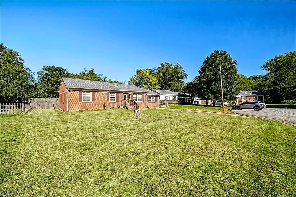 148 Hawthorne DR, NEWPORT NEWS VA 23602 - Photo 3