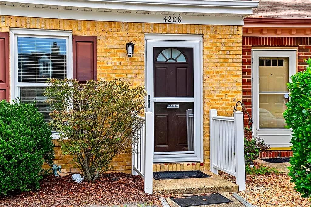 4208 Macarthur RD, VIRGINIA BEACH VA 23453 - Photo 4