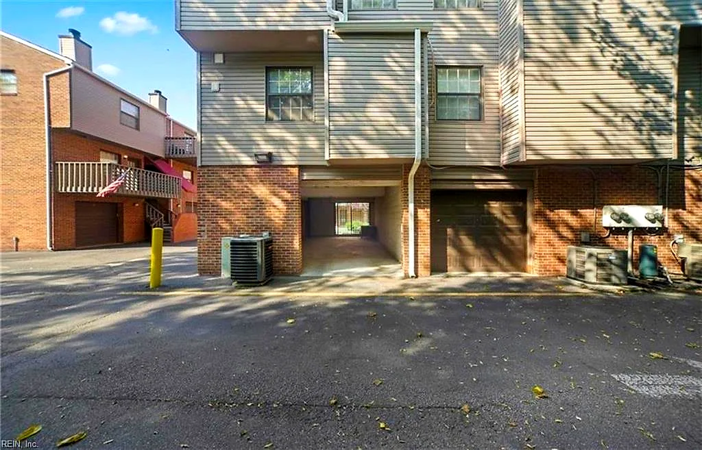 7440 Hampton Blvd #R, Norfolk, VA