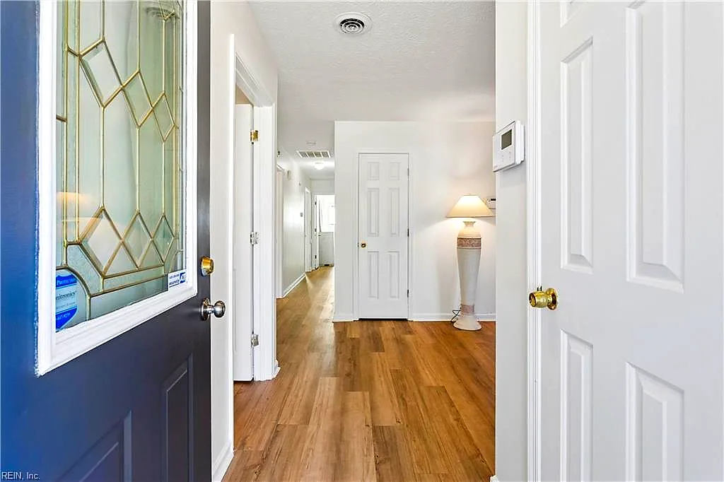 2 Easthill CT, HAMPTON VA 23664 - Photo 5