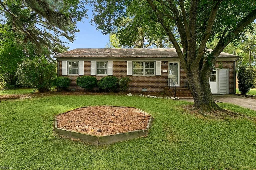421 Palace CT, HAMPTON VA 23666 - Main photo