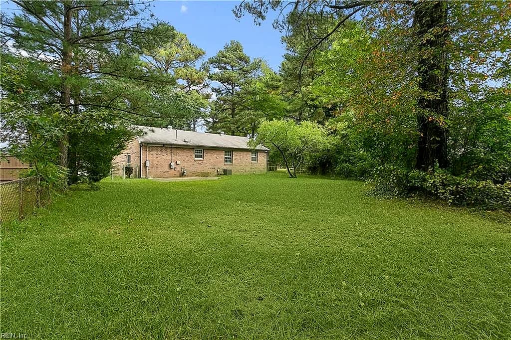 421 Palace CT, HAMPTON VA 23666 - Photo 3