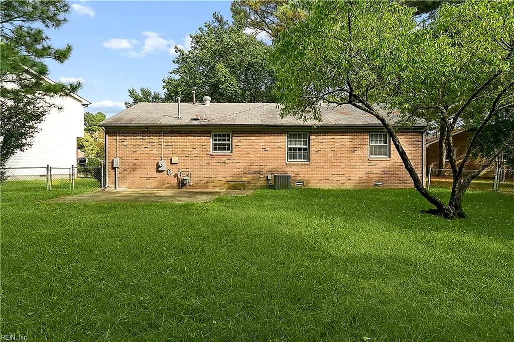421 Palace CT, HAMPTON VA 23666 - Photo 5
