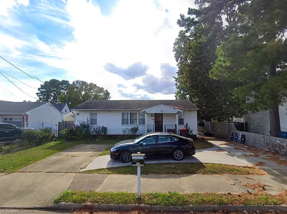 1735 Sparrow RD, CHESAPEAKE VA 23320 - Main photo