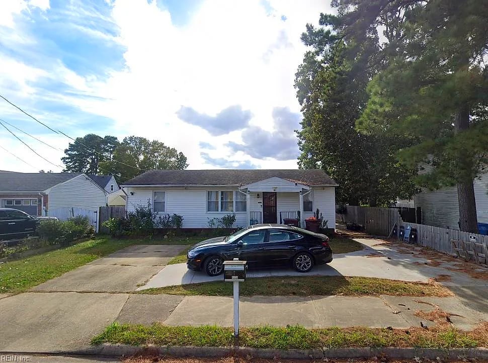 1735 Sparrow Rd, Chesapeake, VA