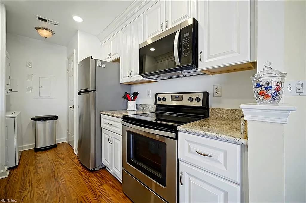 423 Harbour PT #305, VIRGINIA BEACH VA 23451 - Photo 5