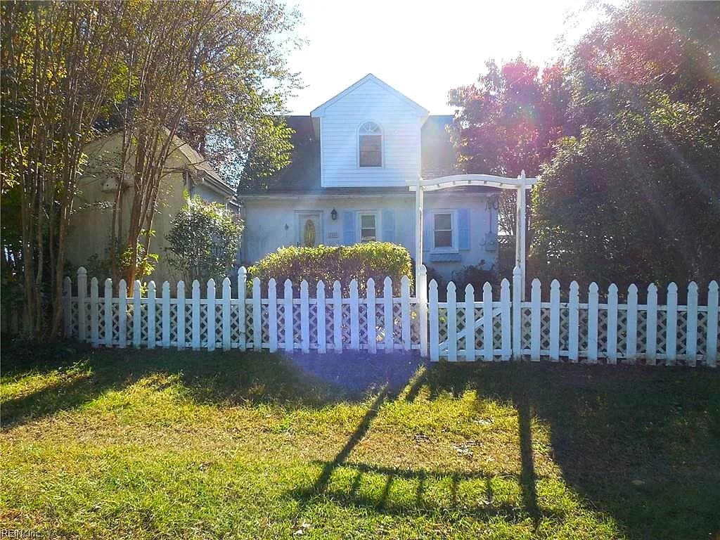 3851 Old Concord RD, GLOUCESTER VA 23061 - Main photo