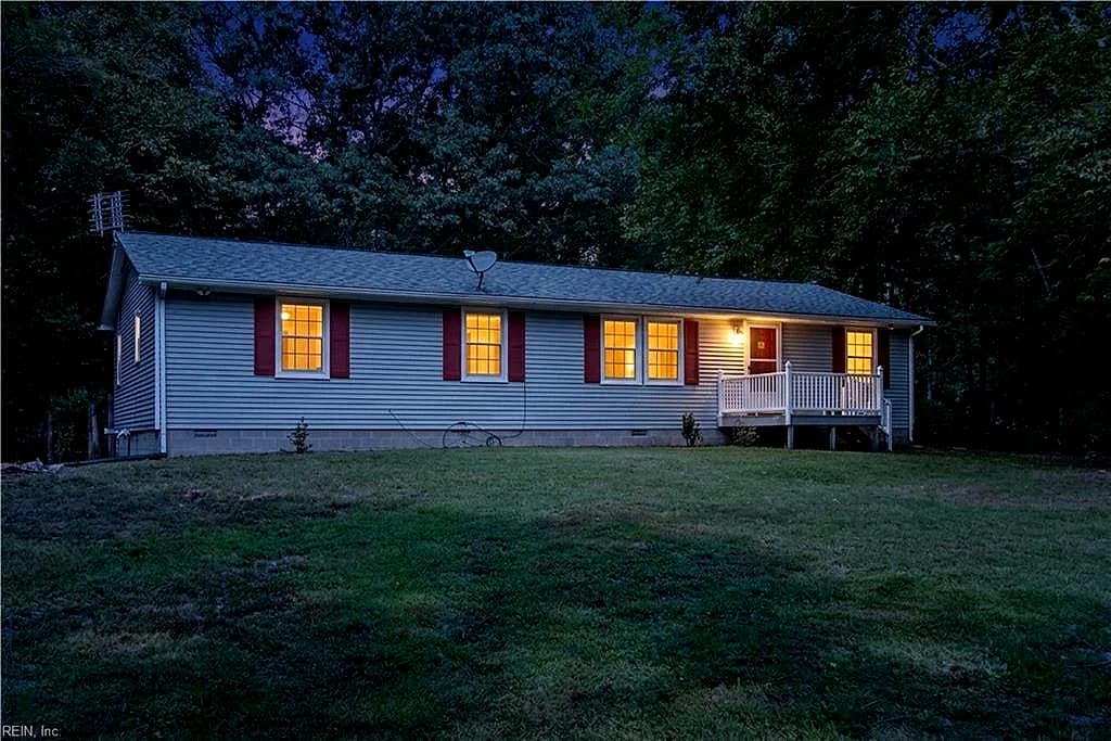 8960 Norseman LN, GLOUCESTER VA 23061 - Main photo