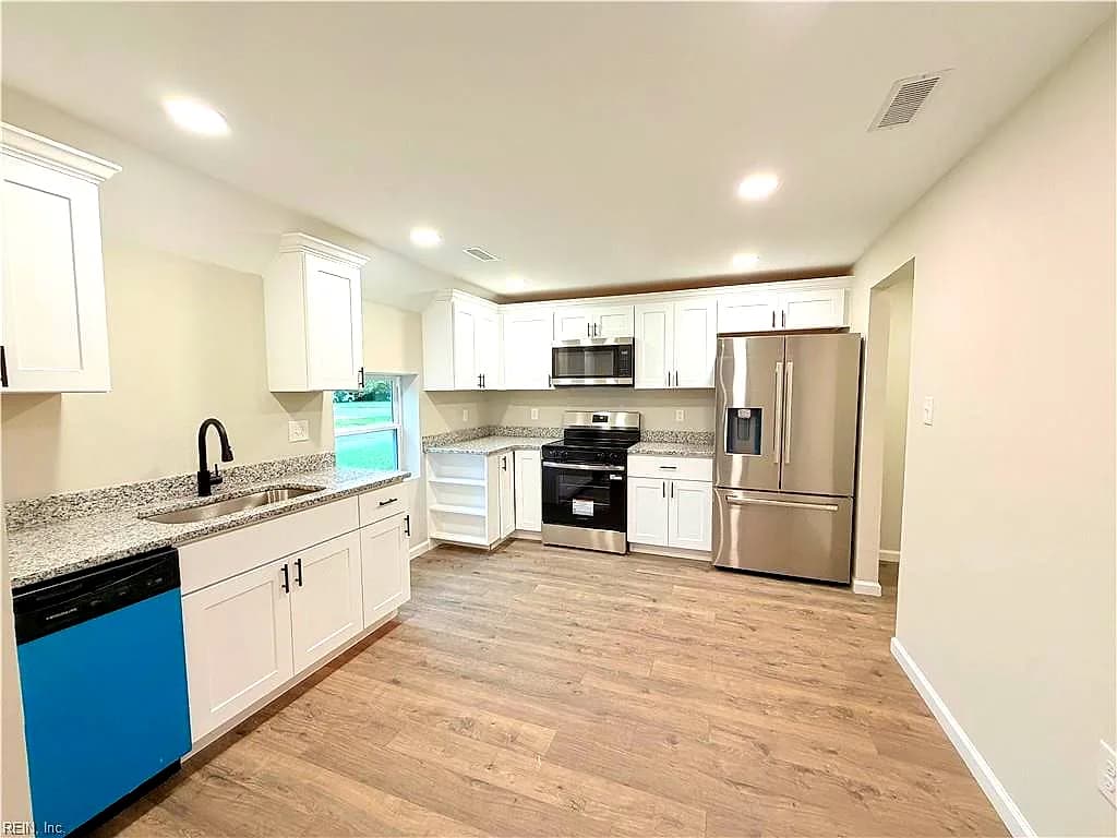 51 N Mary Peake BLVD, HAMPTON VA 23666 - Photo 3