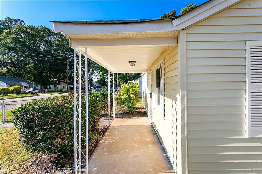 902 Ridgeway AVE, HAMPTON VA 23661 - Photo 4