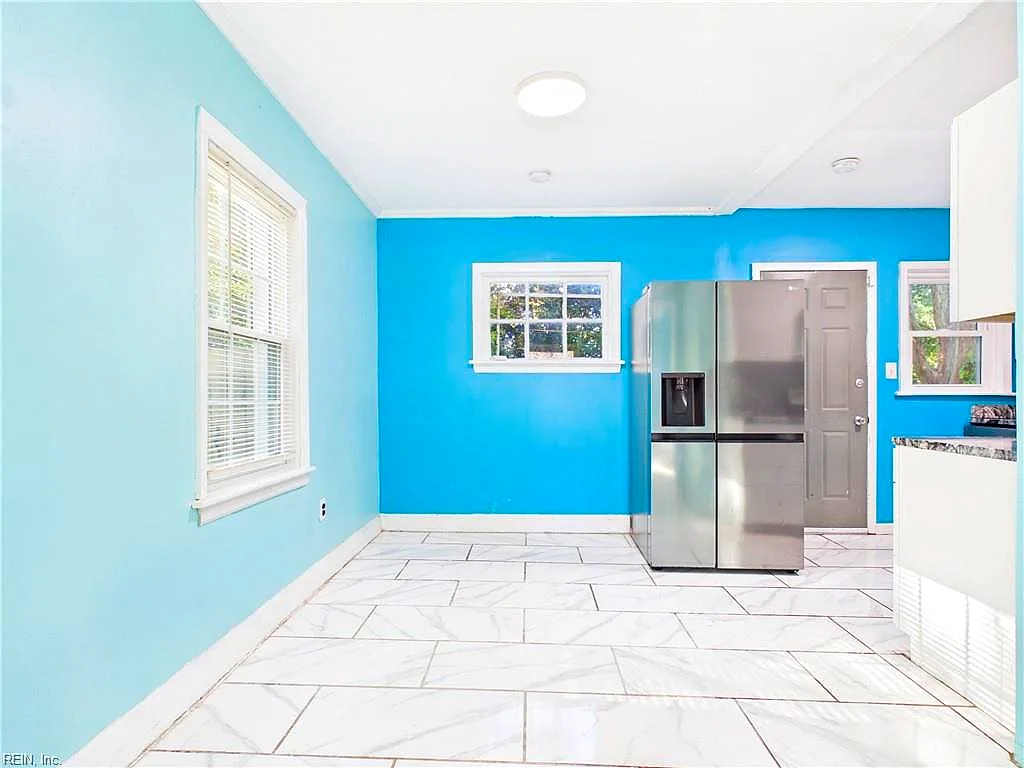 8 Clover ST, HAMPTON VA 23669 - Photo 5