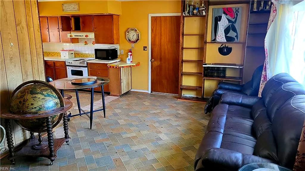 2921 Hilton AVE, CHESAPEAKE VA 23324 - Photo 3