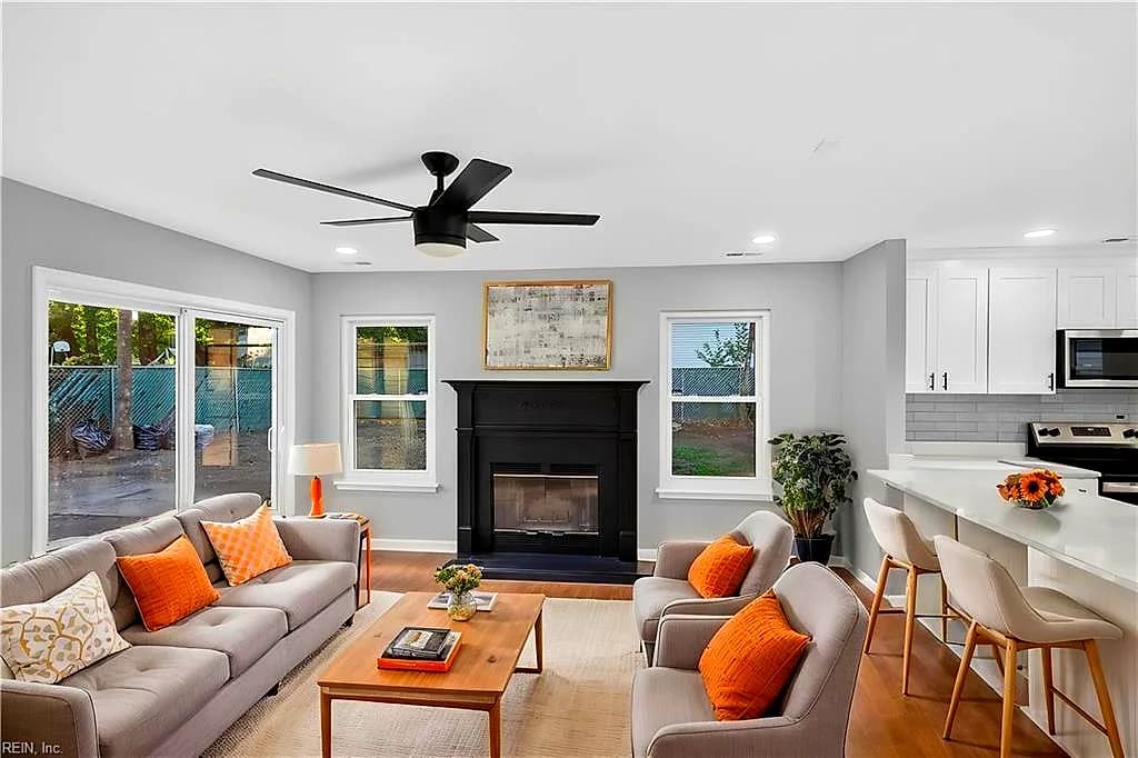 811 Old Point Ave AVE, HAMPTON VA 23663 - Photo 3