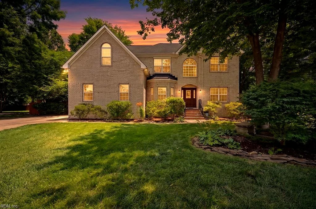 707 River Gate Ct, Chesapeake, VA