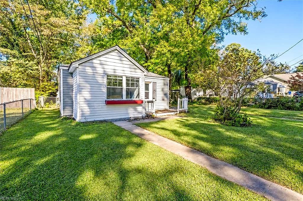 21 Pollux CIR E, PORTSMOUTH VA 23701 - Photo 2