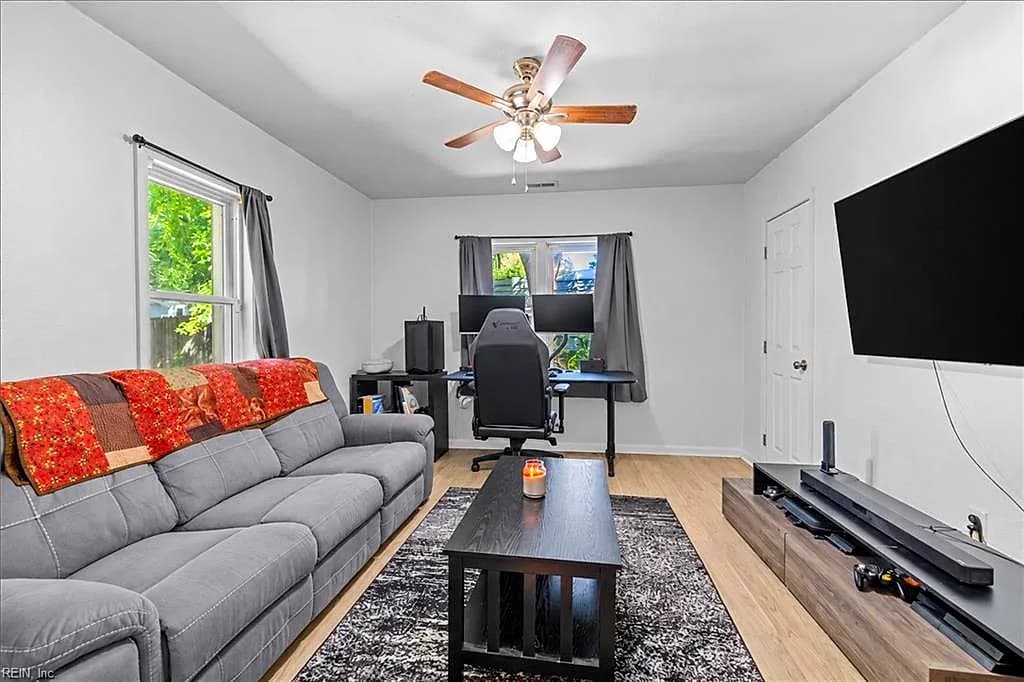 21 Pollux CIR E, PORTSMOUTH VA 23701 - Photo 3