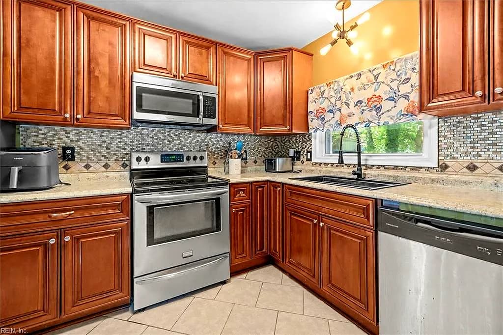 21 Pollux CIR E, PORTSMOUTH VA 23701 - Photo 4