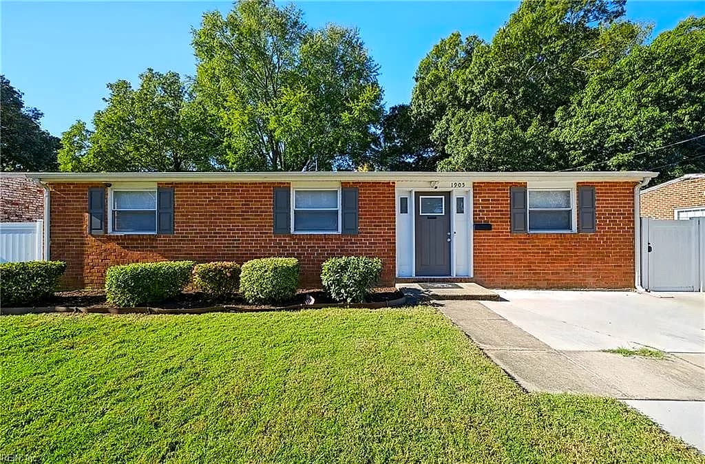 1905 Zinzer RD, HAMPTON VA 23663 - Photo 4