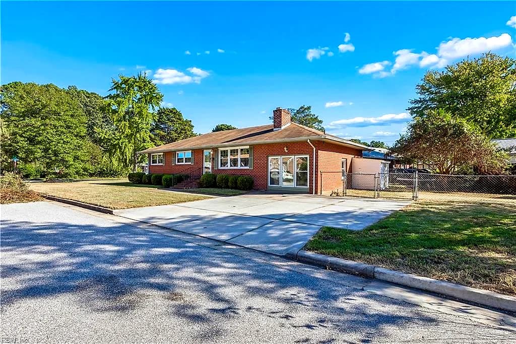 819 Sharpley AVE, HAMPTON VA 23666 - Photo 4