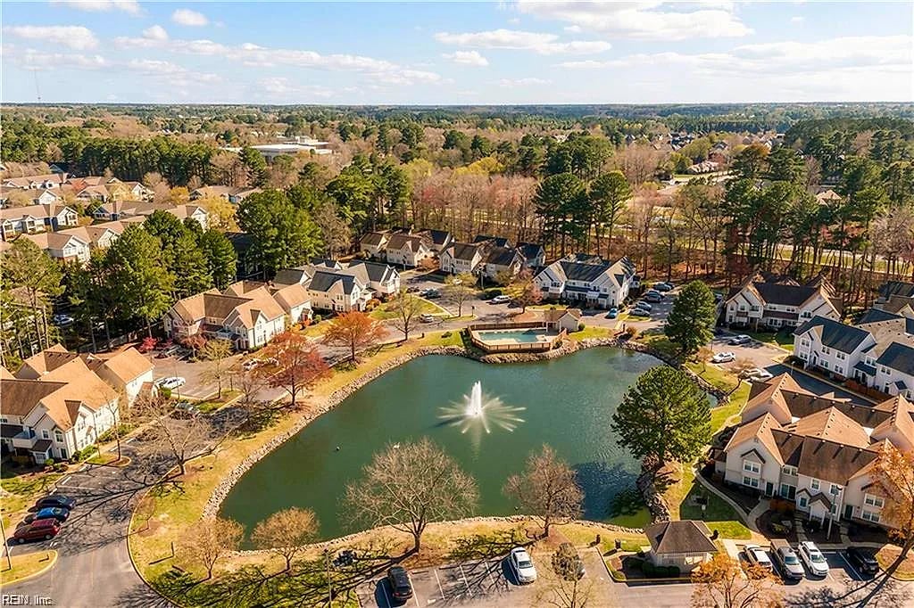 322 Gainsborough Sq, Chesapeake, VA