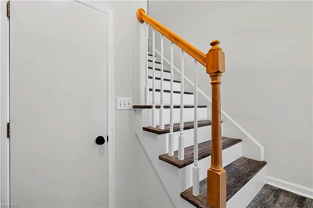 322 Gainsborough SQ, CHESAPEAKE VA 23320 - Photo 5